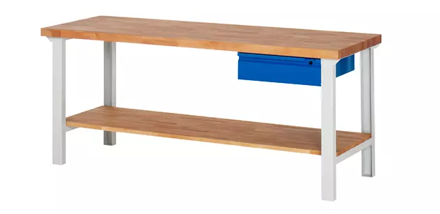 Freistehende Werkbank mit Holzarbeitsplatte, blauer Schublade und Ablageboden.