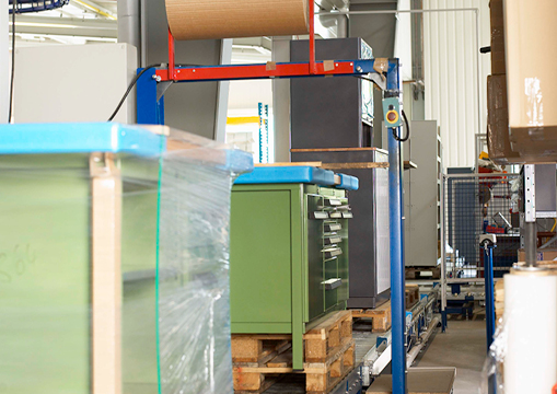 Industrielle Verpackungsstraße mit verschiedenen verpackten Produkten